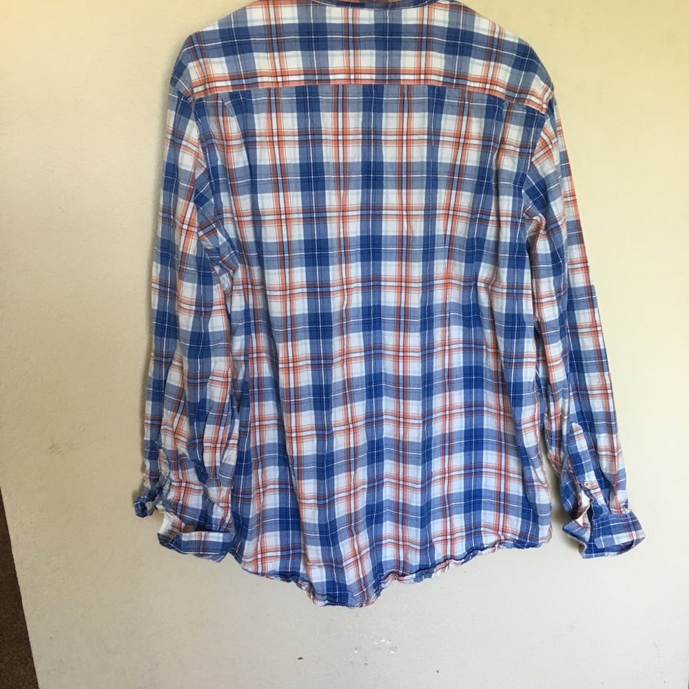 Button down - Picture 3 of 3